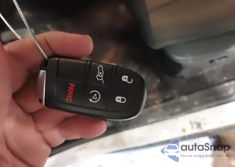 2018 Jeep Grand Cherokee Laredo E 4X4 из США, поврежденный, VIN 1C4RJFAG8JC310657